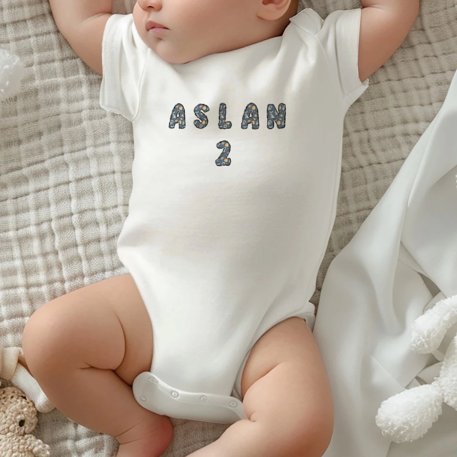 Uzay Astronot Temalı Baskılı Bebek Tulumu – İsteğe Bağlı Hediyelik İsim Baskılı Zıbın